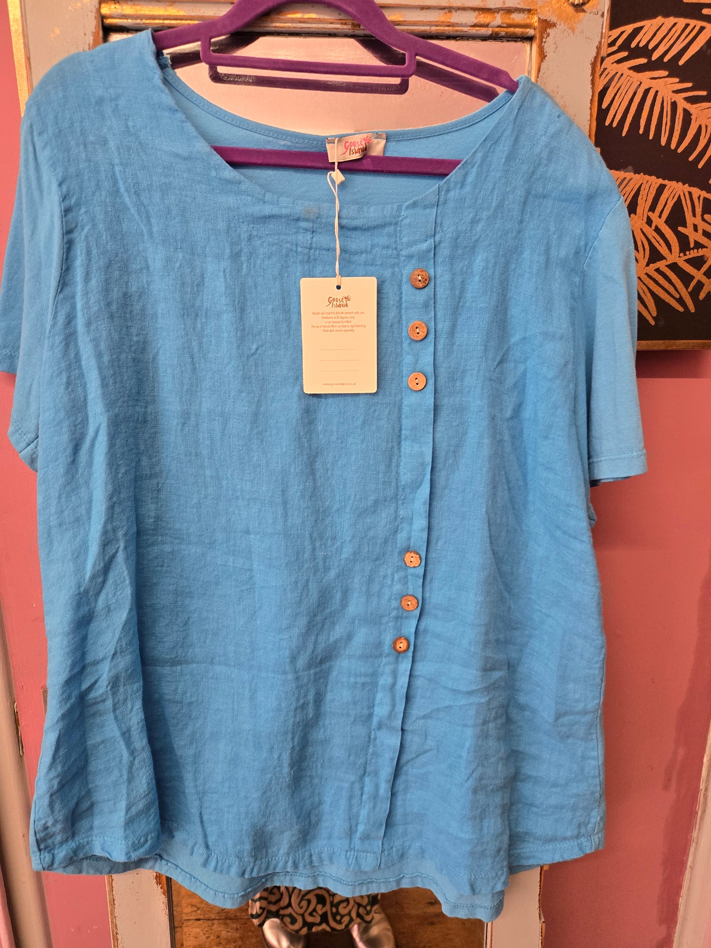 New goose island tshirt back linen top