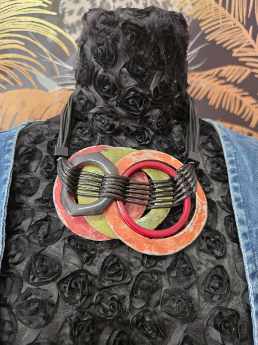 Circular distressed necklace