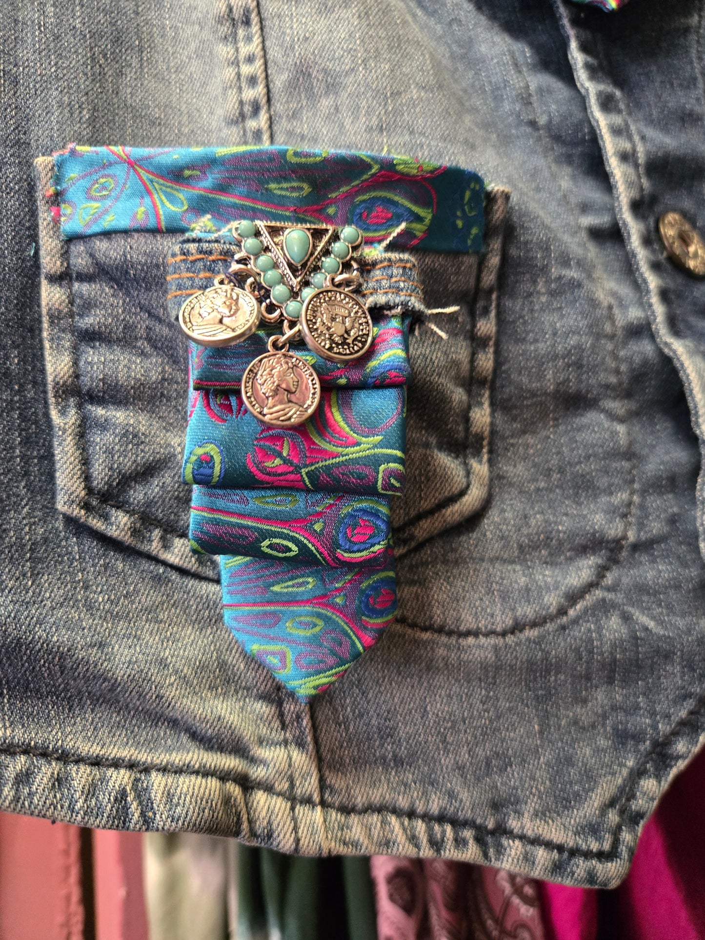 Unique tie set