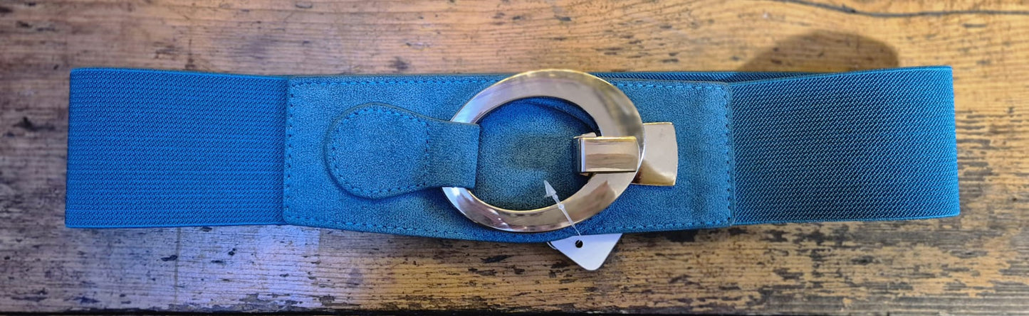 Oval loop clasp belt